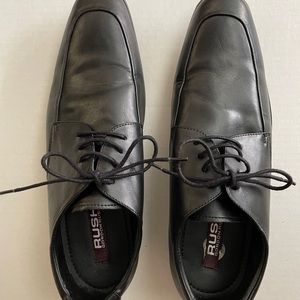 Black dress shoes